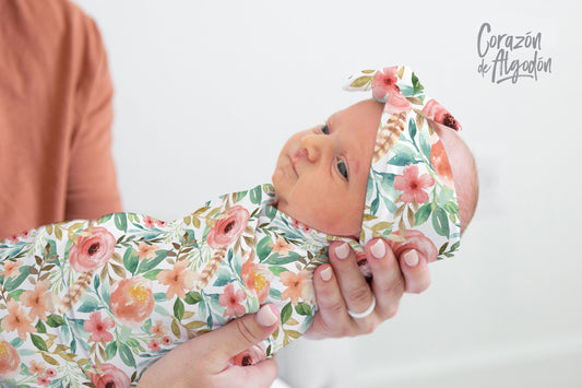 Swaddle Flores y plumas